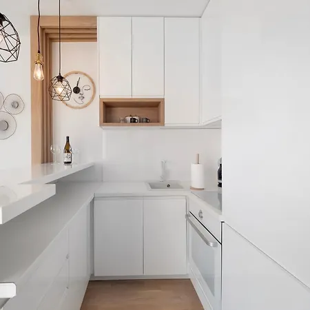 Tara - 1br Long Term!
